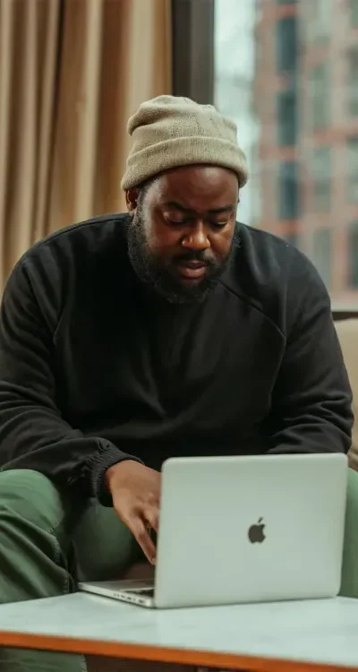 661961b354e072d6b1b3ed69_landed-img-black-designer@2x-p-500